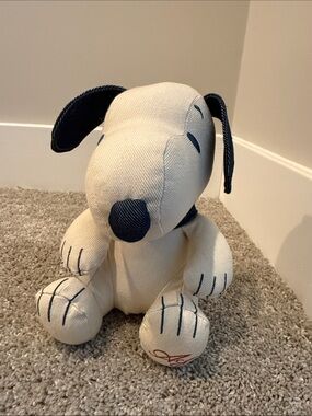 American Eagle Limited Edition Snoopy